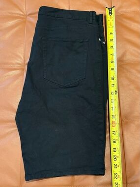 H&M Men’s Black Stretch Cotton Shorts- Classic Fit